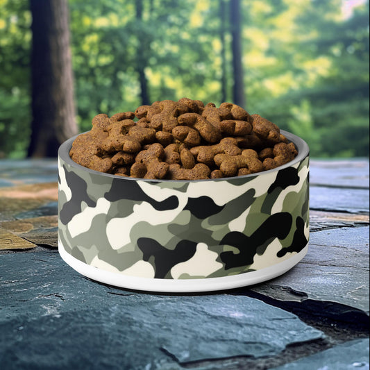 32oz dog bowl with classic green camouflage design, perfect for adventurous and nature-loving pet owners.